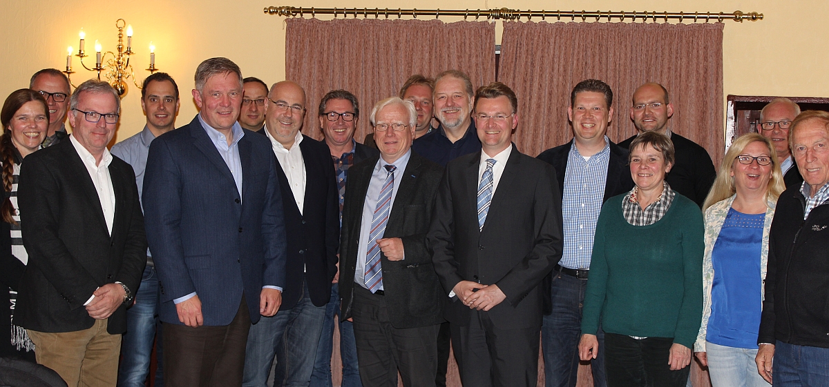 Die Spitzen der CDU-Fraktion und des CDU-Stadtverbandes Erwitte und Warstein mit den beiden Bürgermeistern Peter Wessel und Dr. Thomas Schöne.